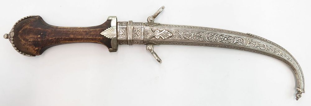 Lot 257: A MOROCCAN KOUMYA PRESENTATION DAGGER