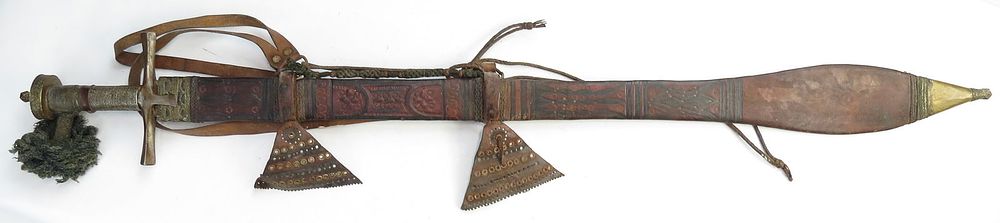Lot 260: A SUDANESE KASKARA BROADSWORD