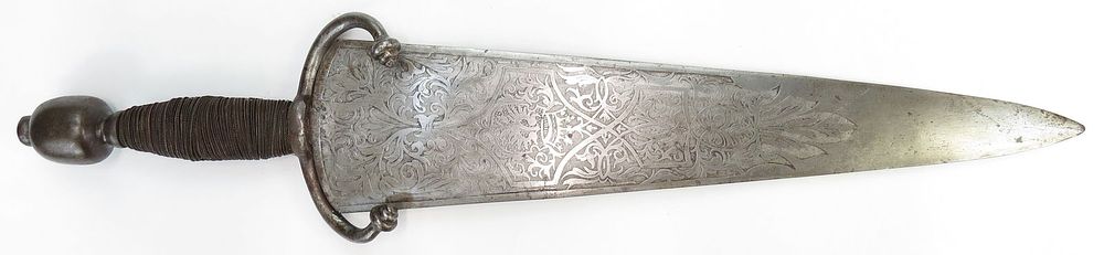 Lot 276: A VICTORIAN CINQUEDEA SHORTSWORD