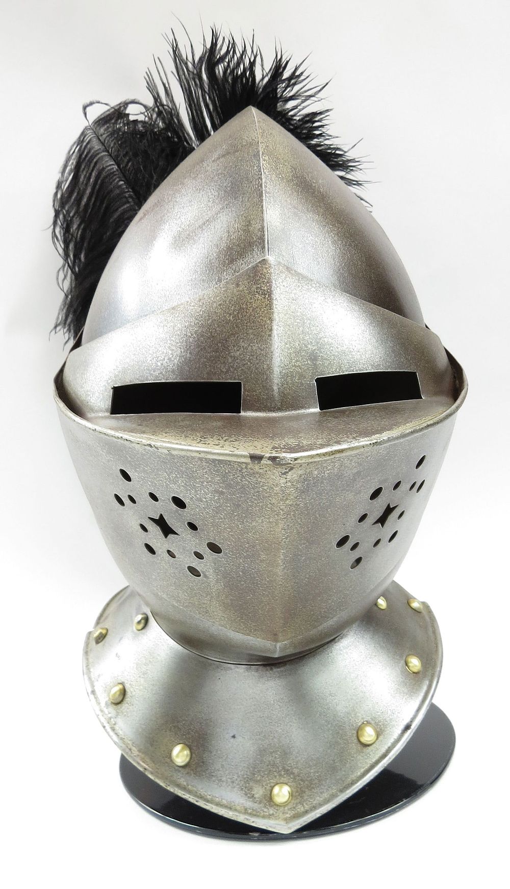 Lot 302: A VICTORIAN-ERA CLOSE HELMET