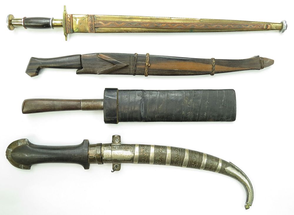 Lot 325: FOUR EDGED WEAPONS