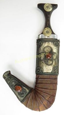 AN OMANI CHILDS KHANJAR DAGGER. Of typical form, the silvered mounts set with carnelians. The 