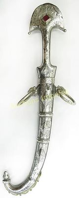 AN EARLY MOROCCAN KOUMMYA DAGGER. An earlier example than generally encountered, with broad 