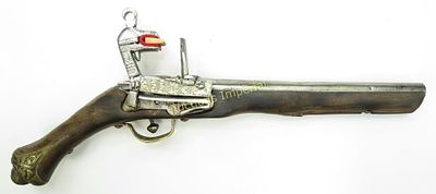 AN OTTOMAN FLINTLOCK KUBUR PISTOL. With carved hardwood stock and brass mounts, well-engraved 