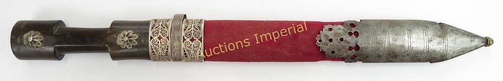 Lot 175: A RARE GEORGIAN KAMA DAGGER