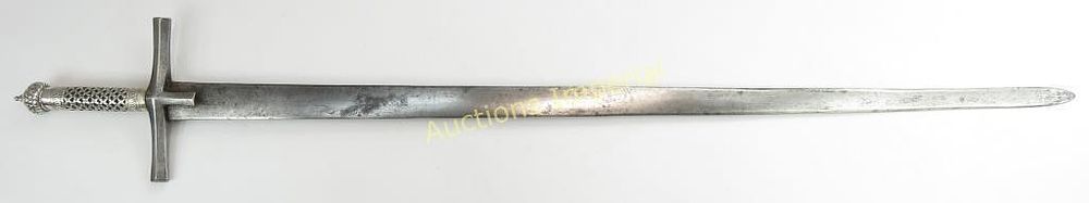 Lot 249: A RARE SUDANESE KASKARA BROADSWORD