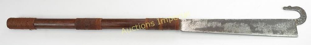 Lot 319: A RARE SAMOAN NIFO OTI AXE