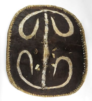 A RARE AFRICAN SHIELD. Luo People a Sudanic group which migrated to Kenya and Tanzania. Of a 