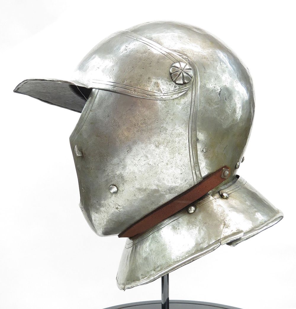 Lot 177: A NORTHERN EUROPEAN BURGONET HELMET