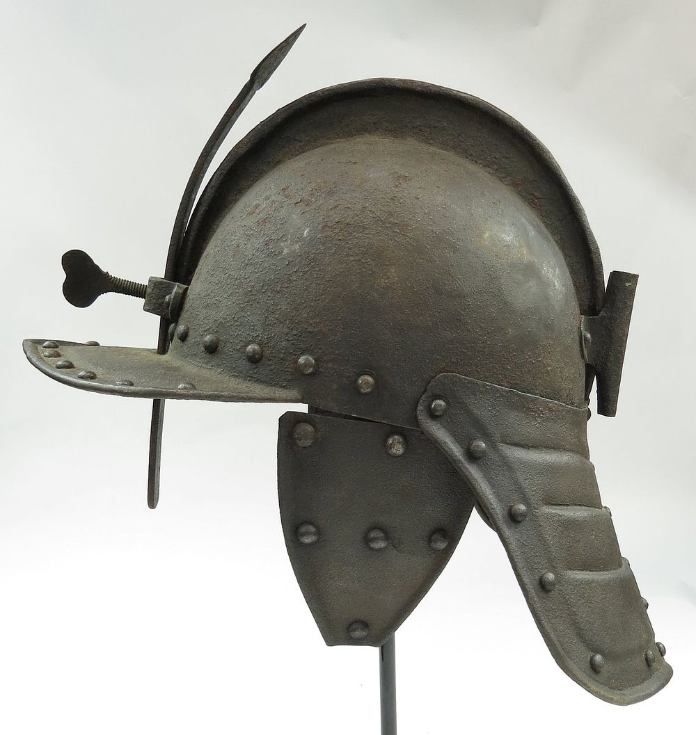 Lot 178: A RARE ENGLISH LOBSTERTAIL HELMET