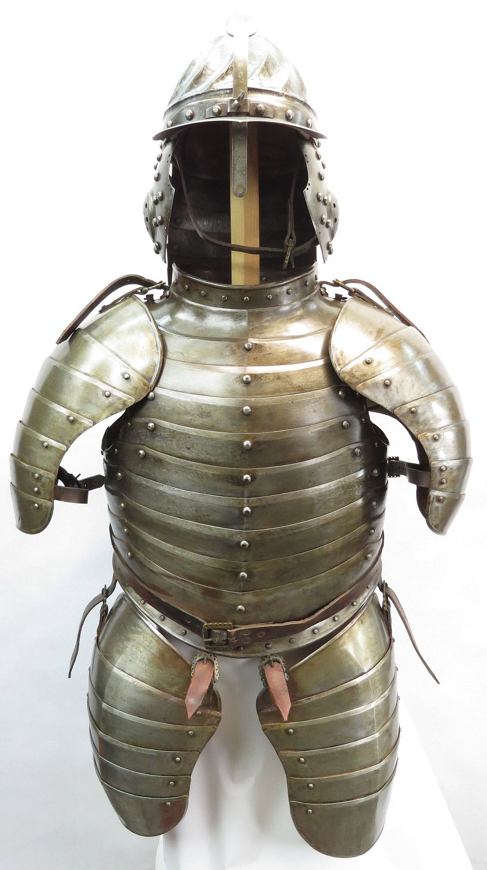 Lot 181: A RARE VICTORIAN-ERA POLISH HUSSARS ARMOR