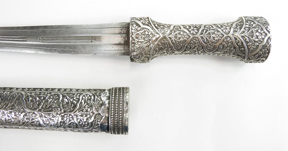 Lot 207: A RARE OTTOMAN HANCER DAGGER