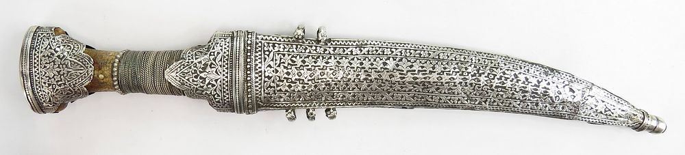 Lot 233: A FINE HYDERABAD ARAB KHANJAR DAGGER