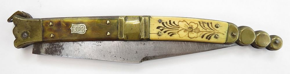 Lot 257: A FRENCH NAVAJA CLASPKNIFE