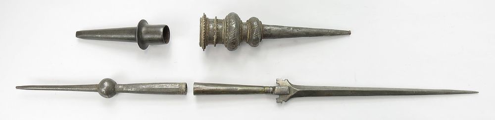 Lot 266: AN INDIAN LANCE LOT