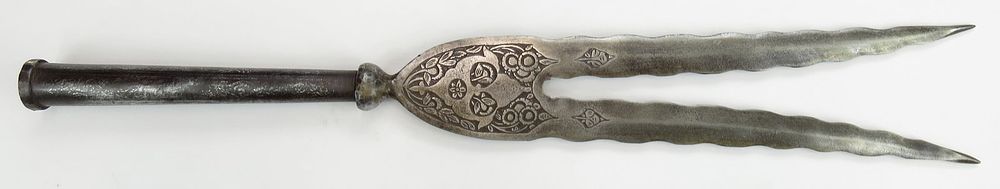 Lot 267: A PERSIAN BIDENT SPEARHEAD
