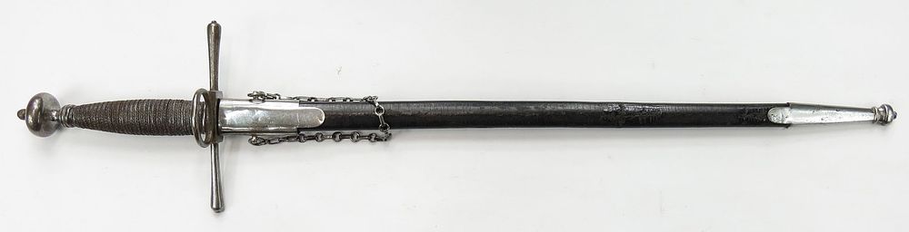 Lot 282: A VICTORIAN-ERA MAIN GAUCHE DAGGER