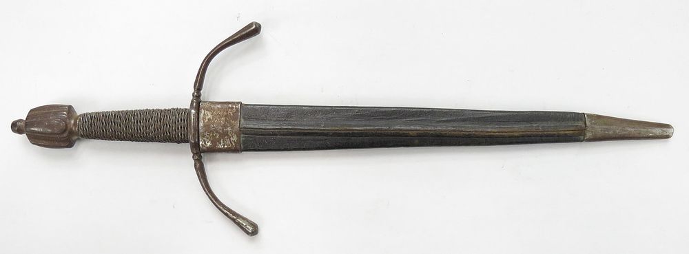 Lot 283: A VICTORIAN-ERA BELT DAGGER