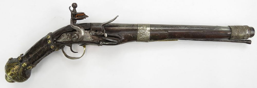 Lot 300: AN OTTOMAN FLINTLOCK KUBUR PISTOL