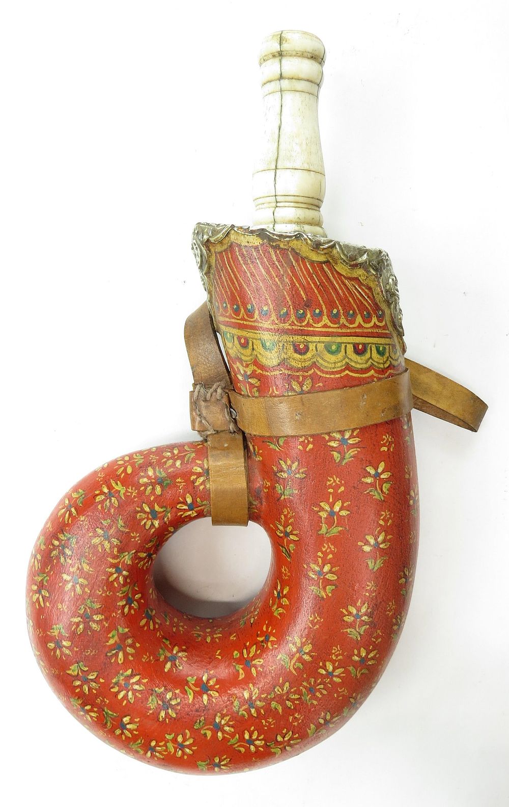 Lot 313: AN INDIAN POWDERHORN