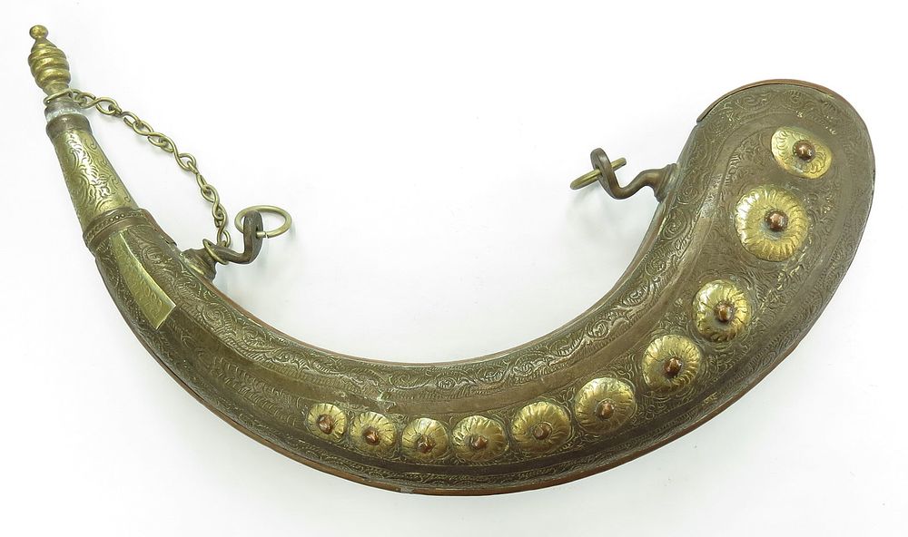 Lot 320: A MOROCCAN POWDERHORN