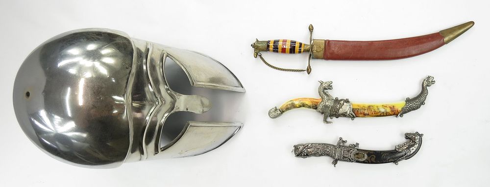 Lot 324: FOUR ASSORTED ARMS AND ARMOR ITEMS