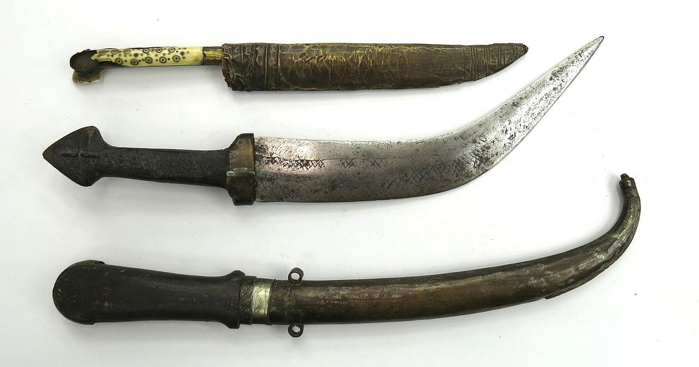 Lot 14: THREE ISLAMIC DAGGERS