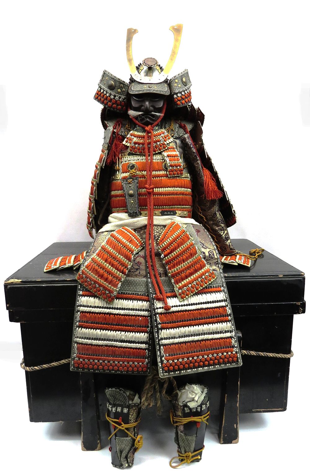 Lot 20: A MINIATURE JAPANESE ARMOR