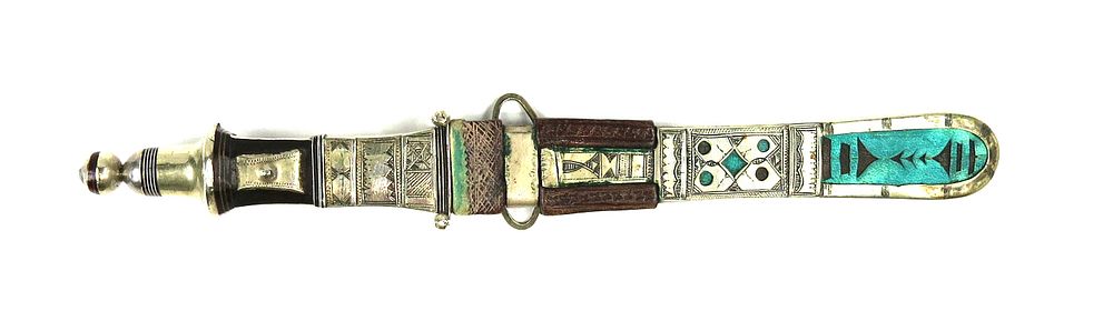 Lot 22: A TUAREG DAGGER