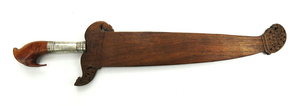 Lot 34: A MORO BARONG SWORD