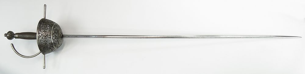 Lot 64: A SPANISH CUPHILT RAPIER SWORD