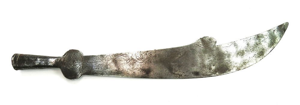 Lot 65: A CHINESE GUANDAO HALBERD POLEARM