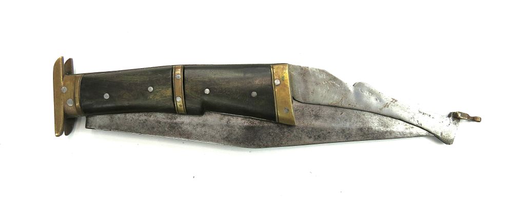 Lot 89: AN AFGHAN FOLDING BOWIE-TYPE KNIFE