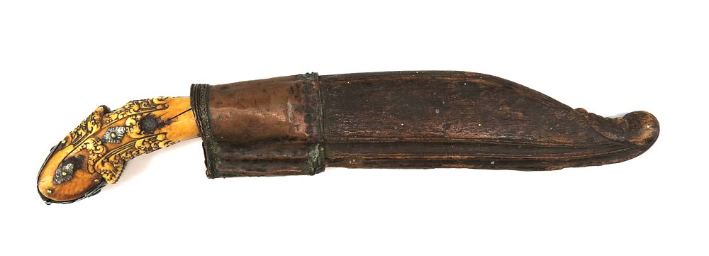 Lot 106: A FINE SRI LANKA PIHA KAETTA KNIFE