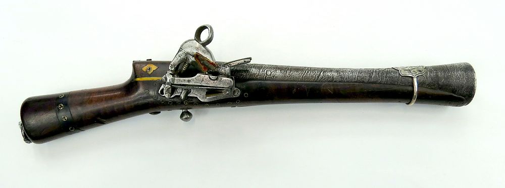 Lot 122: A RARE CAUCASIAN BLUNDERBUSS PISTOL