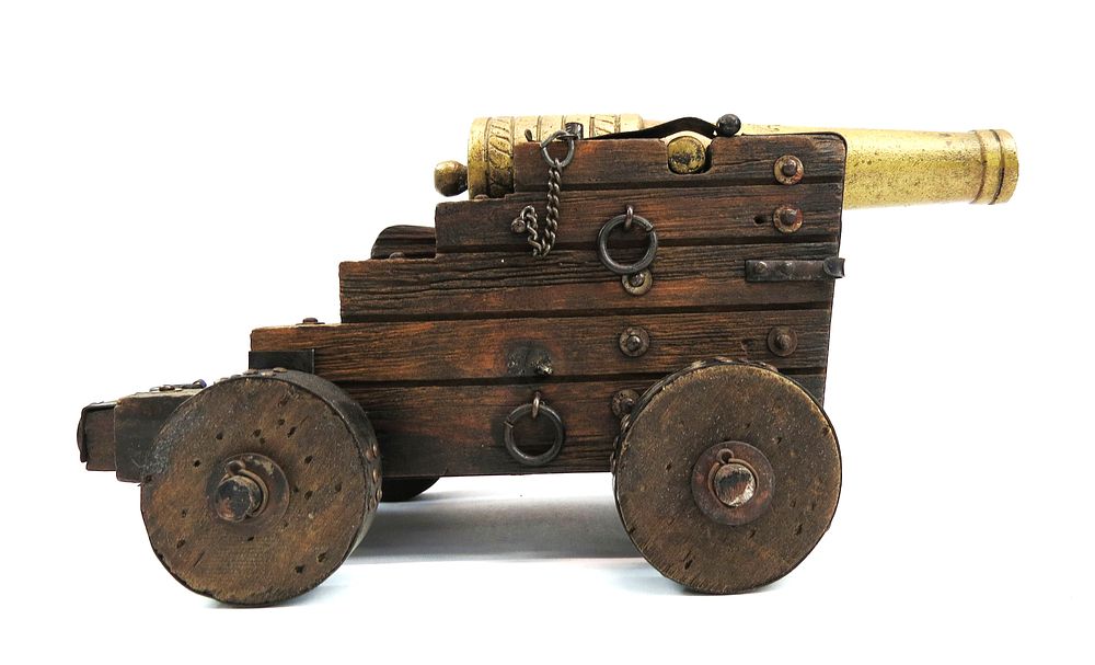 Lot 132: A BLACK POWDER NAVAL CANNON