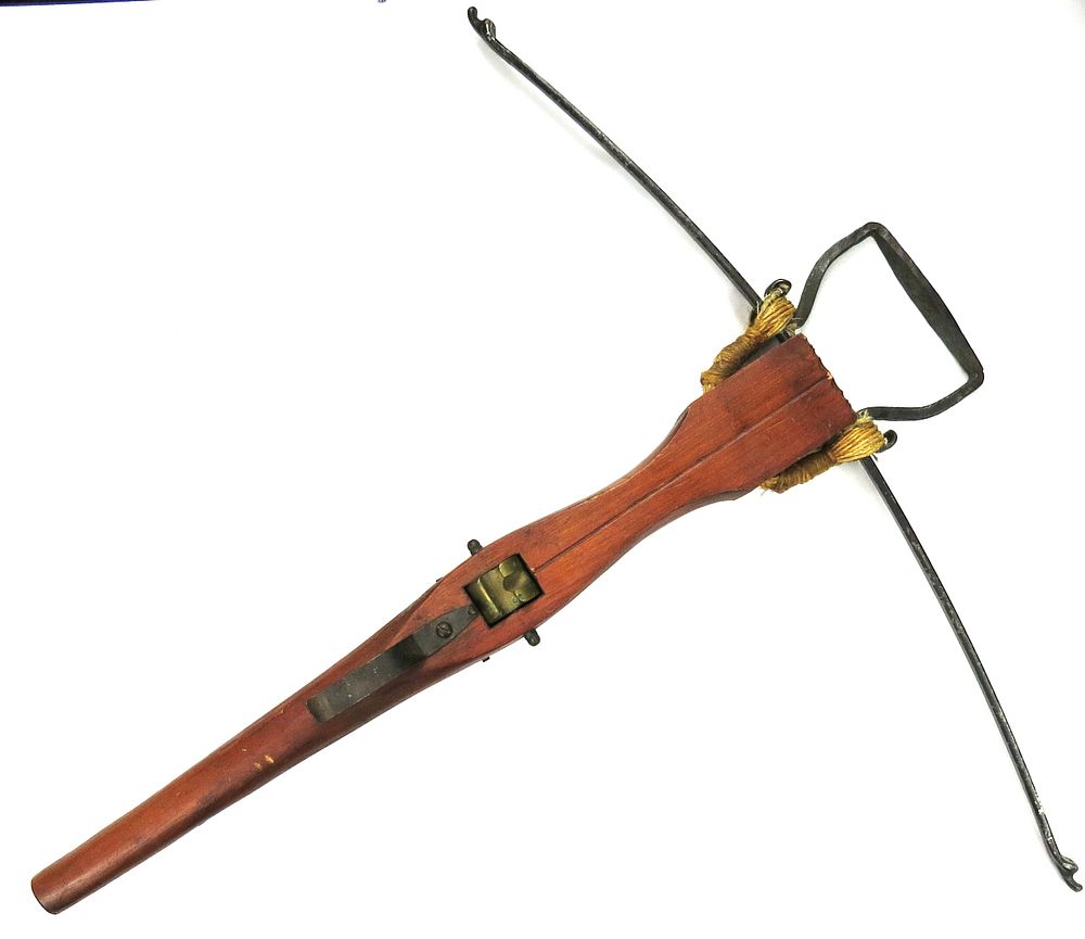 Lot 140: A GERMAN CROSSBOW
