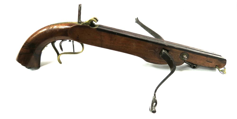 Lot 141: A CONTINENTAL CROSSBOW PISTOL