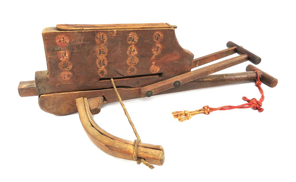 Lot 142: A RARE CHINESE REPEATING CROSSBOW CHU KO NU