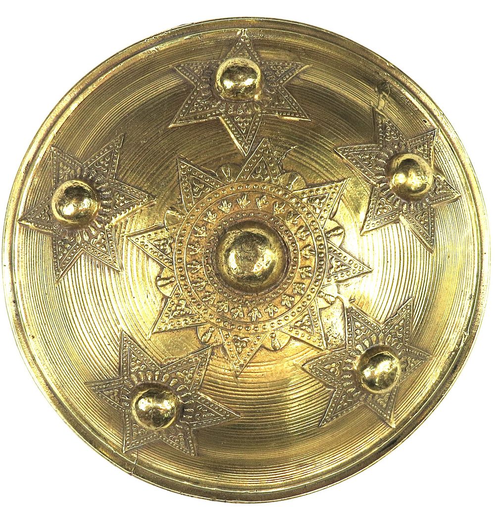 Lot 150: A SUMATRAN PEURISE LEMBAGHA SHIELD