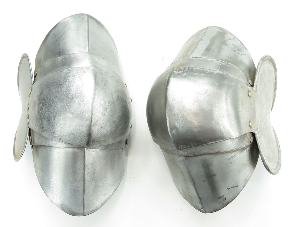 Lot 178: A PAIR OF VICTORIAN KNEE COPS