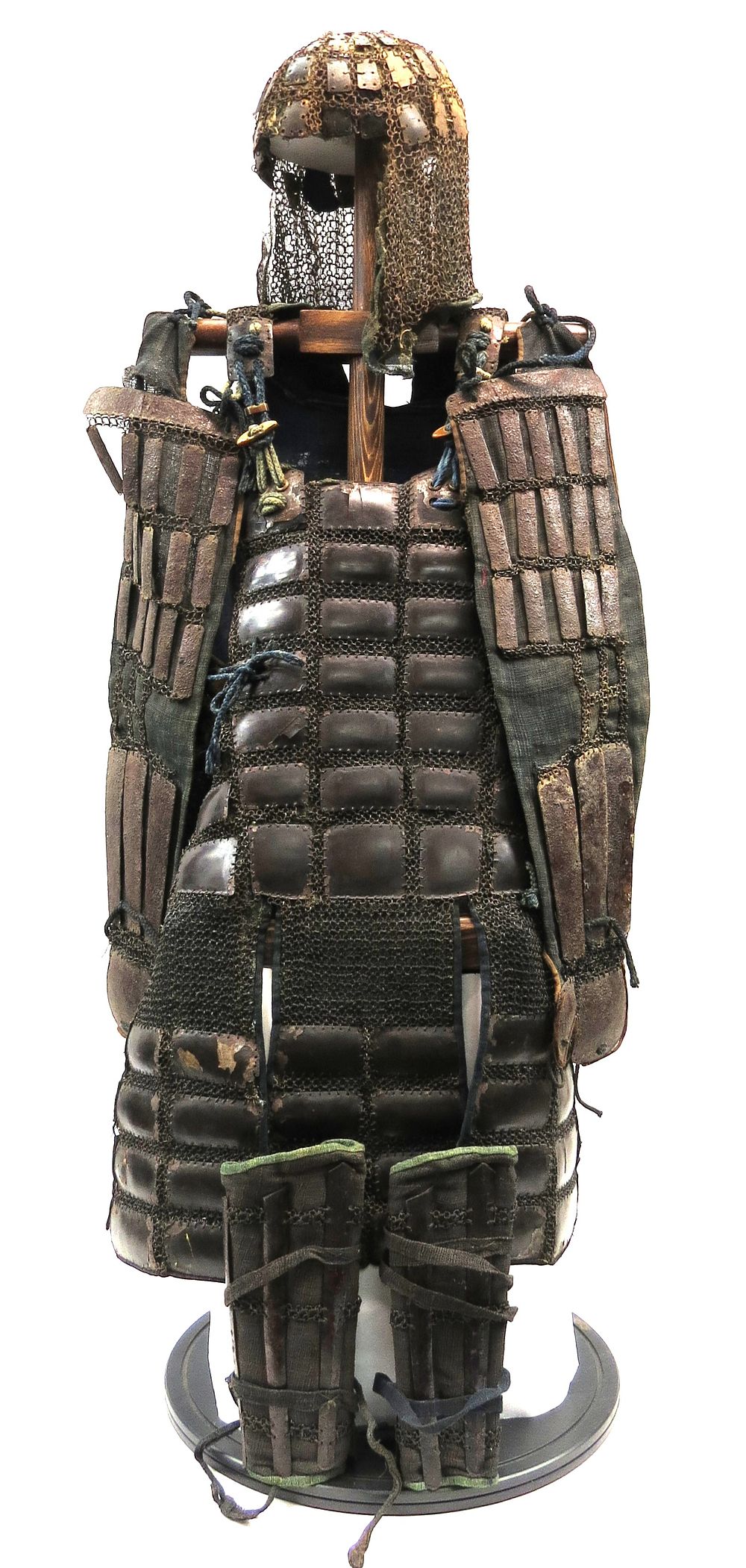 Lot 182: A SUIT OF JAPANESE SAMURAI FOLDING ARMOR