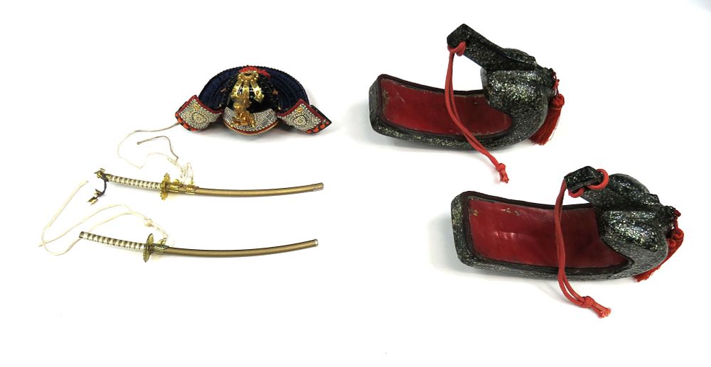Lot 186: A RARE PAIR OF JAPANESE SAMURAI BOYS ABUMI STIRRUPS
