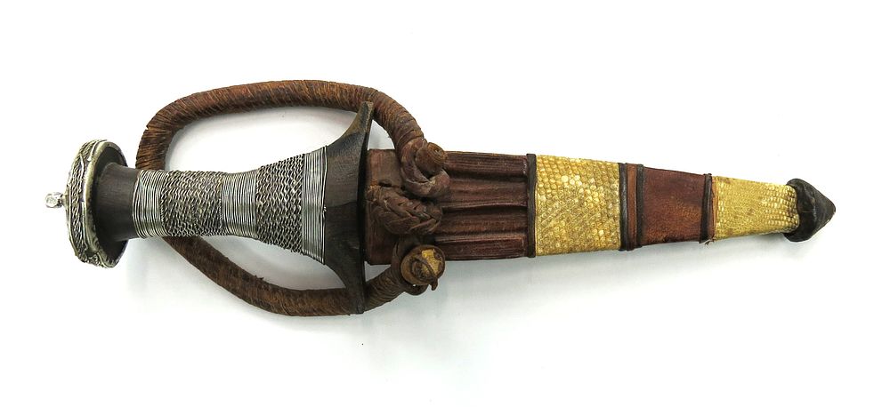Lot 198: A RARE SUDANESE ARM DAGGER