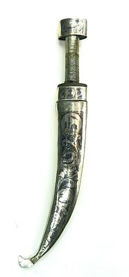 AN EGYPTIAN KHANJAR DAGGER. A rarely encountered example, mounted entirely in silver with niello 
