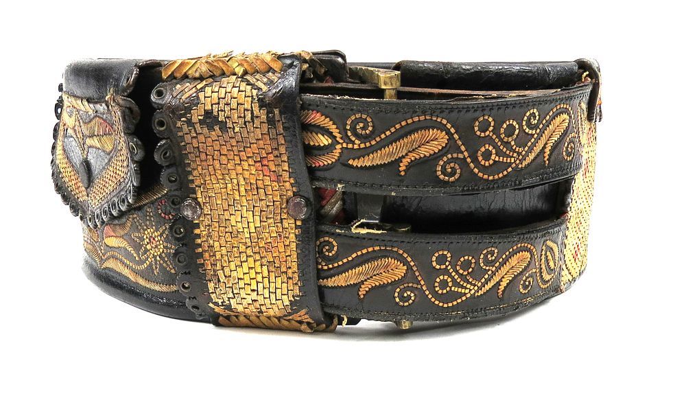 Lot 305: A RARE HUNGARIAN HORSEMANS BELT