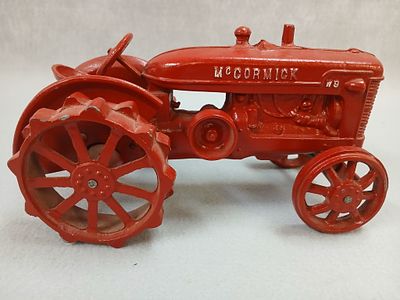 McCormick Farmall W9 Diecast Toy Tractor. 1/16th scale