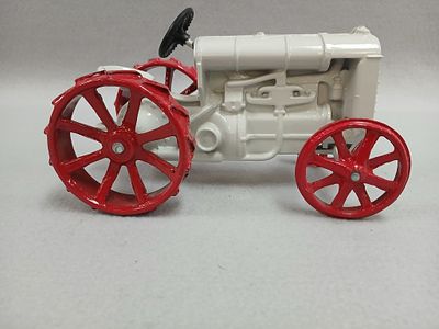 Fordson Die Cast Toy Tractor. 1/16th Scale