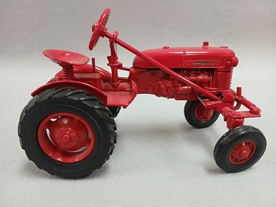 McCormick Farmall Cub Diecast Toy Tractor. 1/32nd Scale