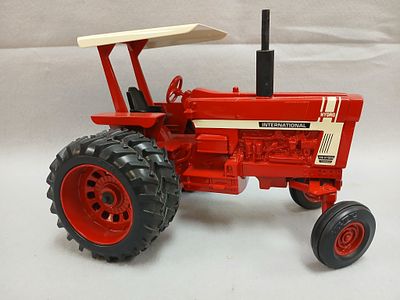 Hydro 100 International Farmall Die Cast Toy. Tractor 1/16th Scale